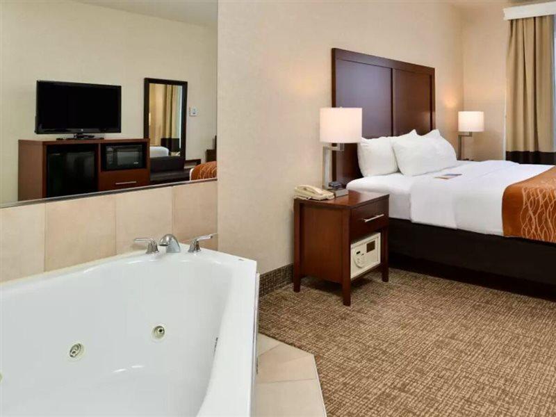 Comfort Inn & Suites Madison North Deforest Εξωτερικό φωτογραφία